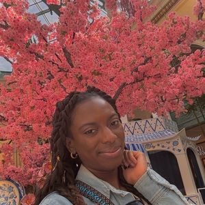 Meet your Posher, Charlai